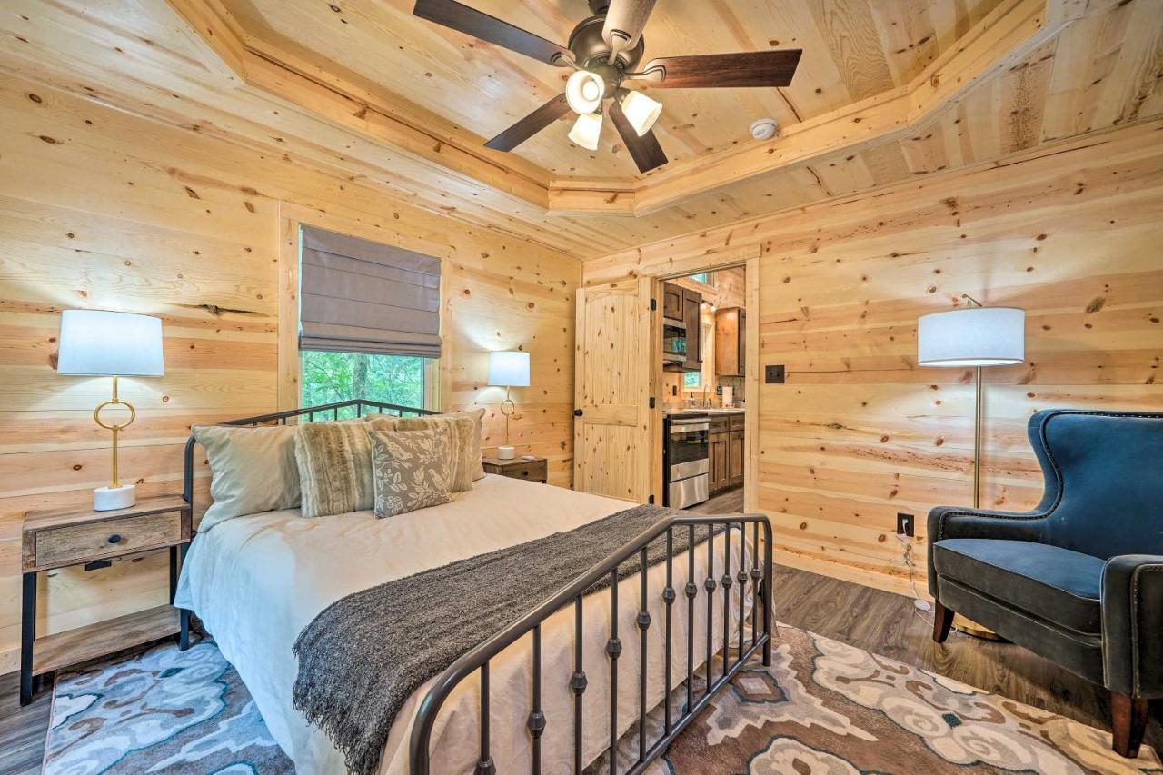 Stylish Cabin By Beavers Bend Hot Tub And Fire Pit Broken Bow Exteriör bild