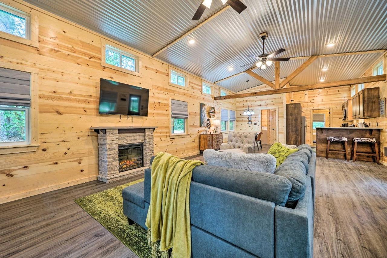 Stylish Cabin By Beavers Bend Hot Tub And Fire Pit Broken Bow Exteriör bild