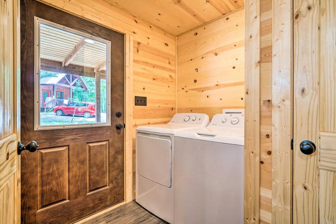 Stylish Cabin By Beavers Bend Hot Tub And Fire Pit Broken Bow Exteriör bild