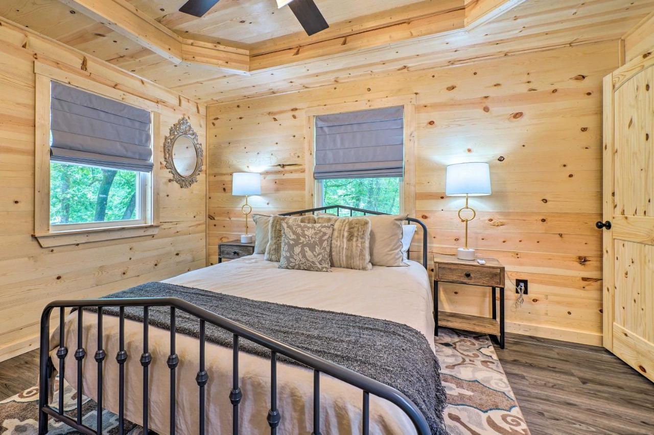 Stylish Cabin By Beavers Bend Hot Tub And Fire Pit Broken Bow Exteriör bild