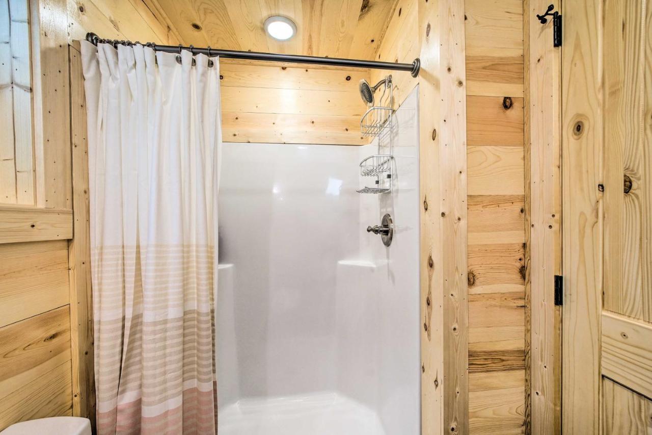 Stylish Cabin By Beavers Bend Hot Tub And Fire Pit Broken Bow Exteriör bild