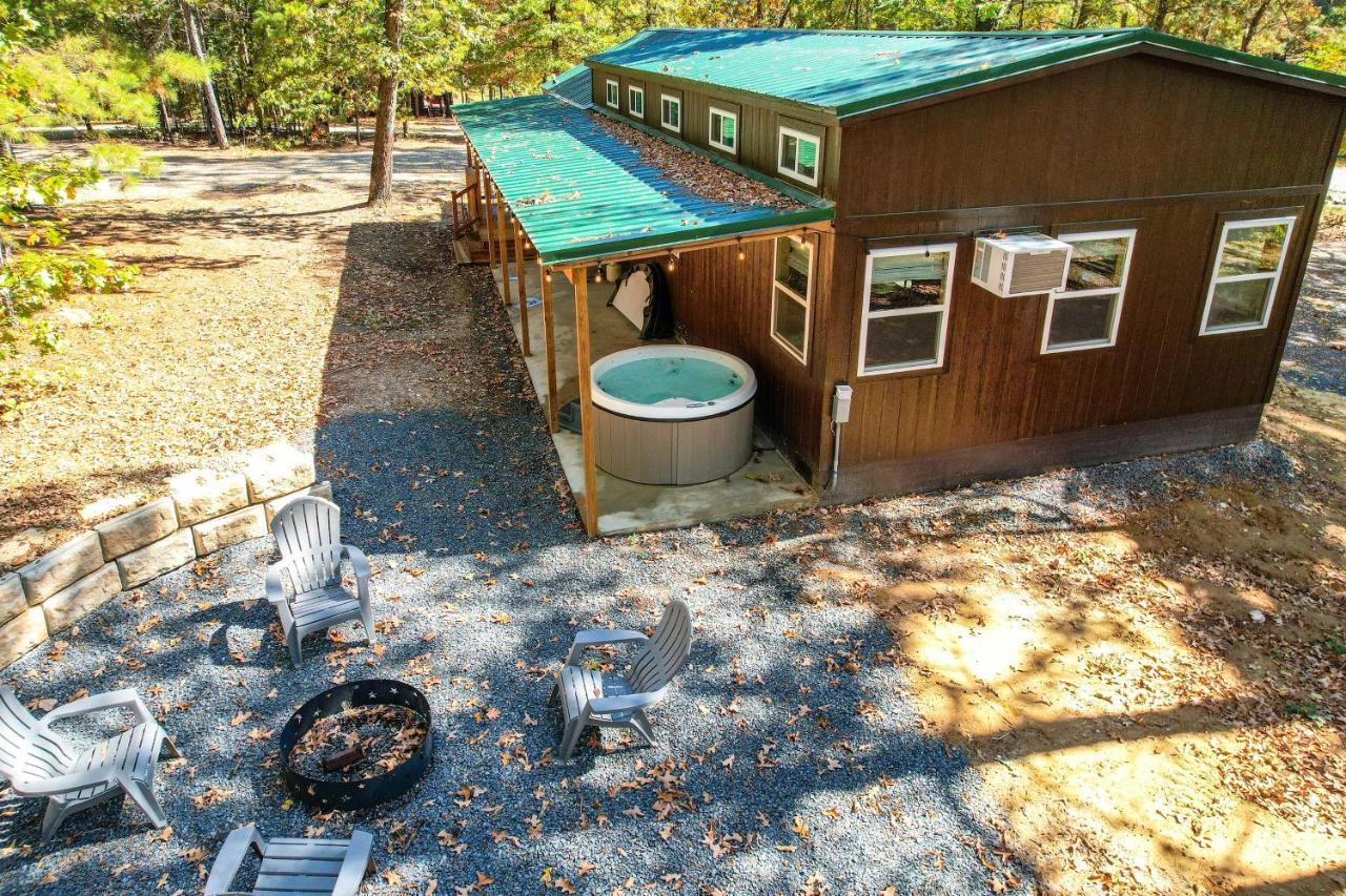 Stylish Cabin By Beavers Bend Hot Tub And Fire Pit Broken Bow Exteriör bild