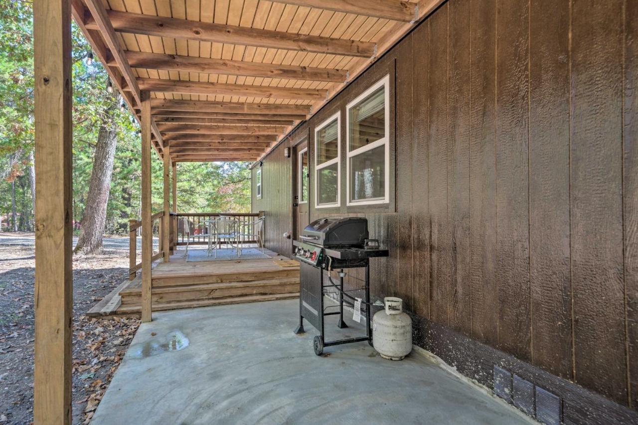 Stylish Cabin By Beavers Bend Hot Tub And Fire Pit Broken Bow Exteriör bild